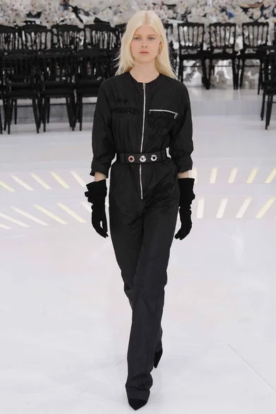 Look 18